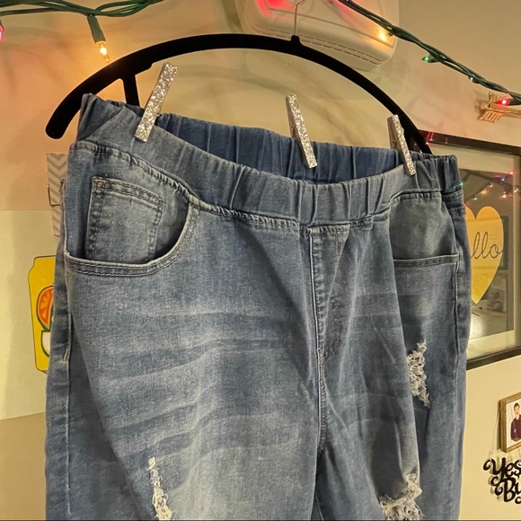 SHEIN Curve SXY - Ripped Jeans w/ Elastic Waistband - Picture 4 of 5